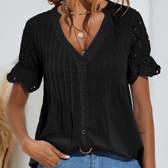 Camisa Tops - NWT Black Lace-Sleeve V-Neck Button-Up Top - Women